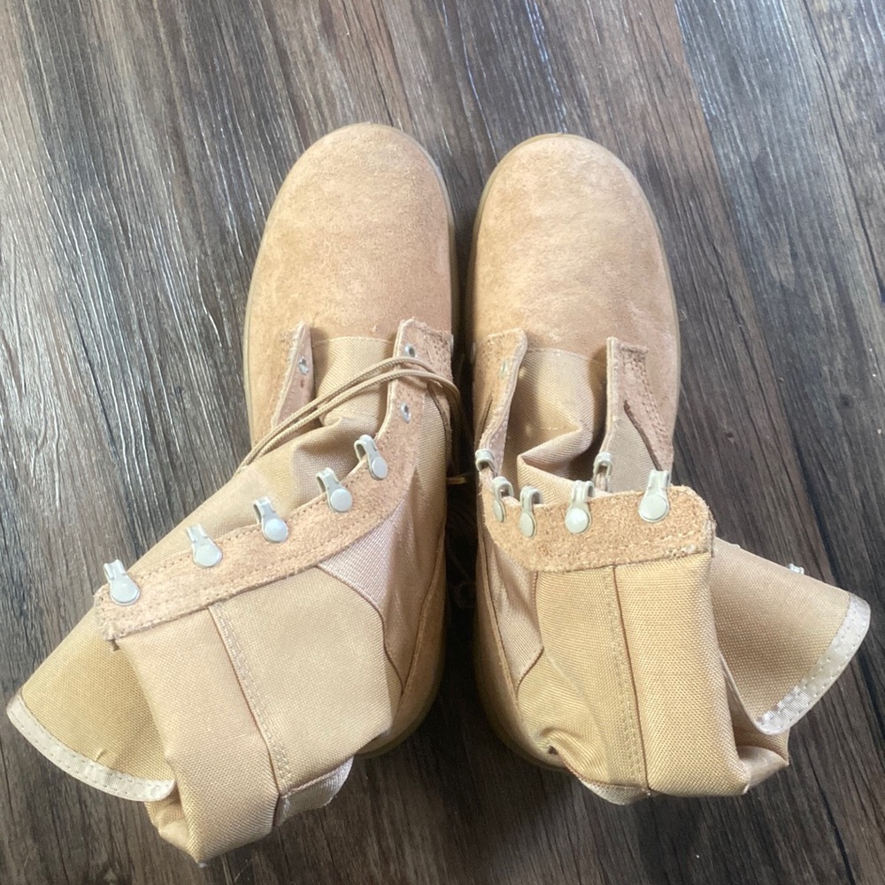 Never worn Vibram boots